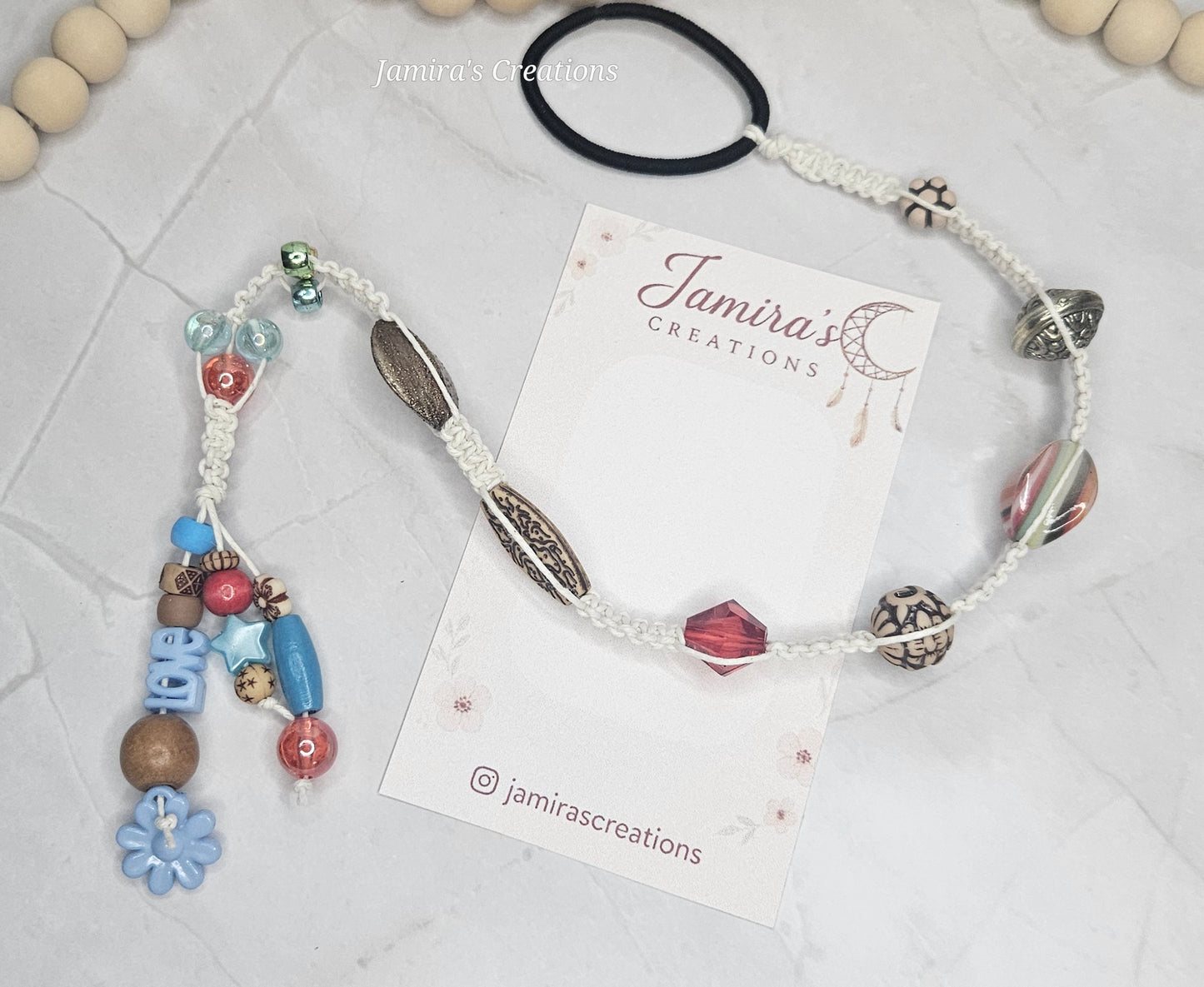 Beige with blue and red Macramé/ Macramé Crema con azul y rojo