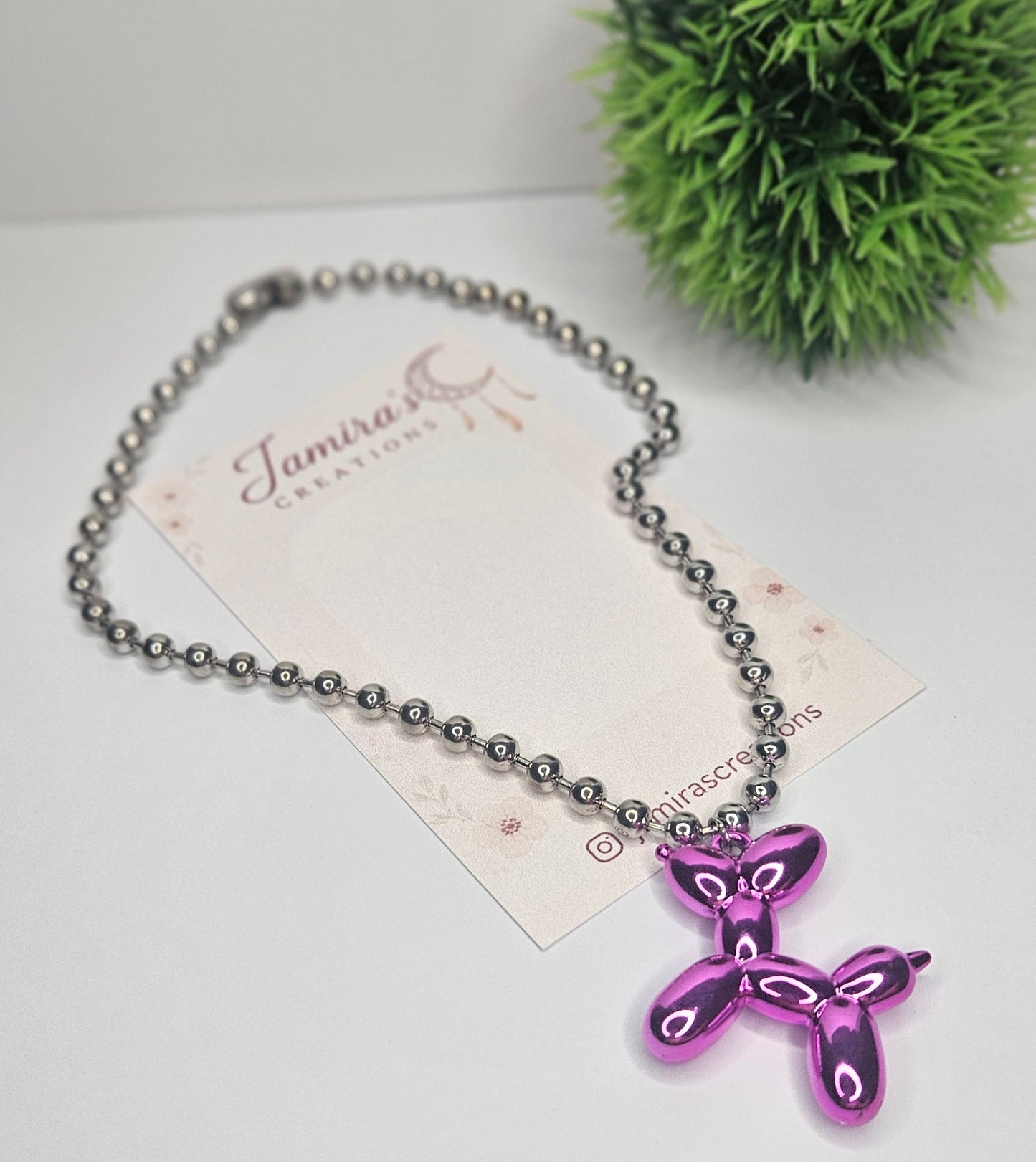 A Modern and Feminine Touch/ Un toque Moderno y Femenino