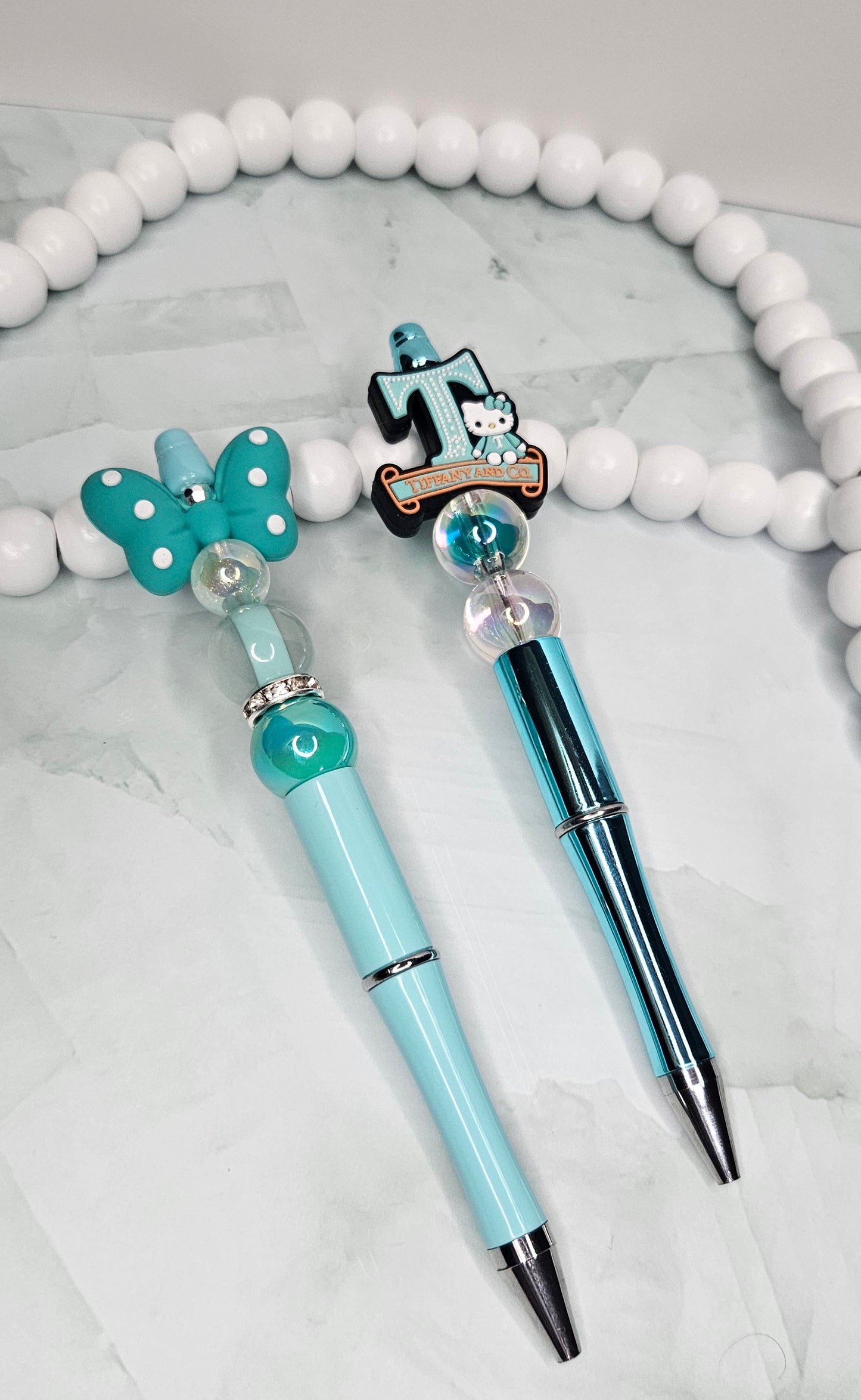 Elegance with a touch of cuteness/ Elegancia con un toque adorable