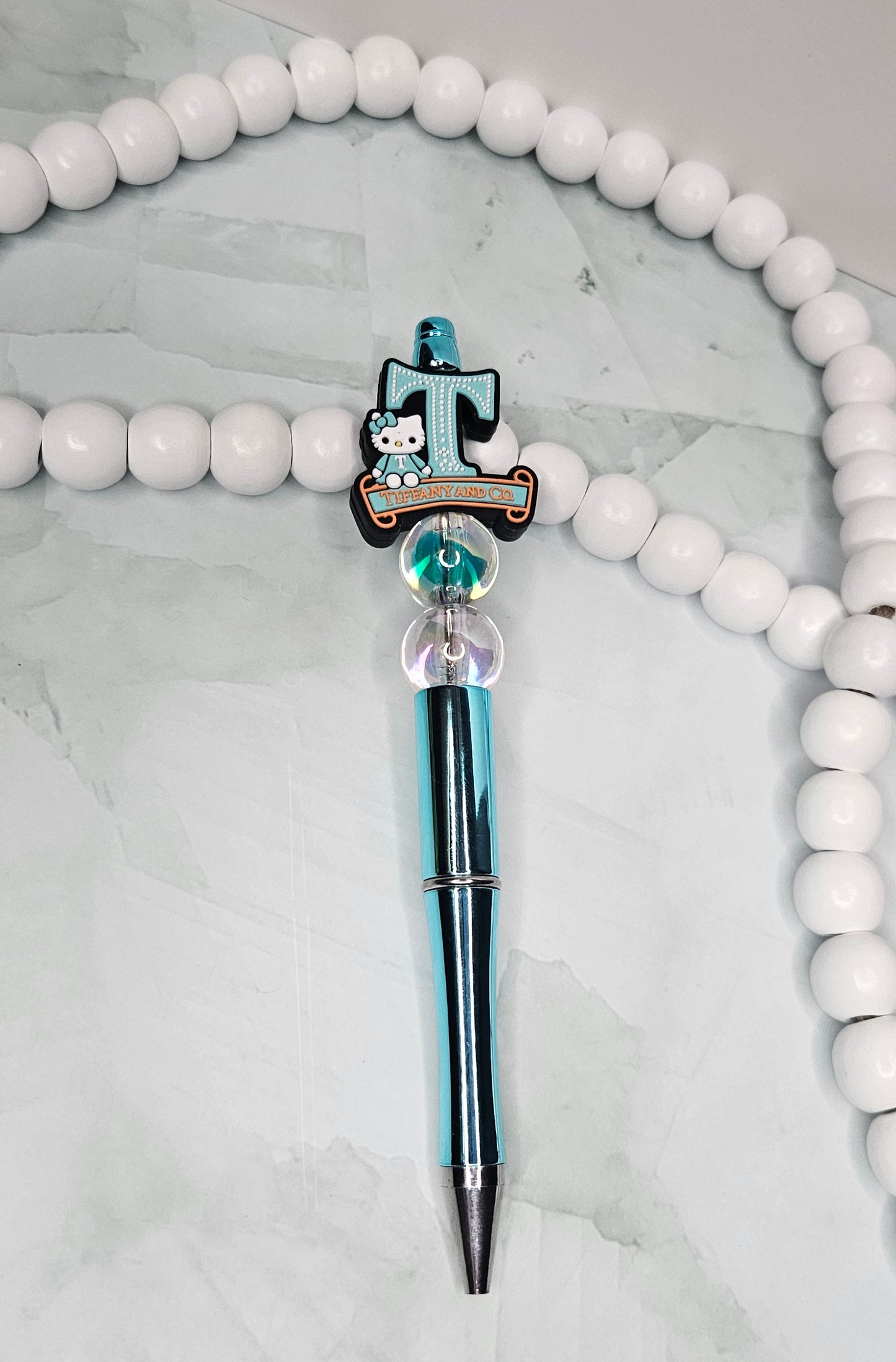 Elegance with a touch of cuteness/ Elegancia con un toque adorable