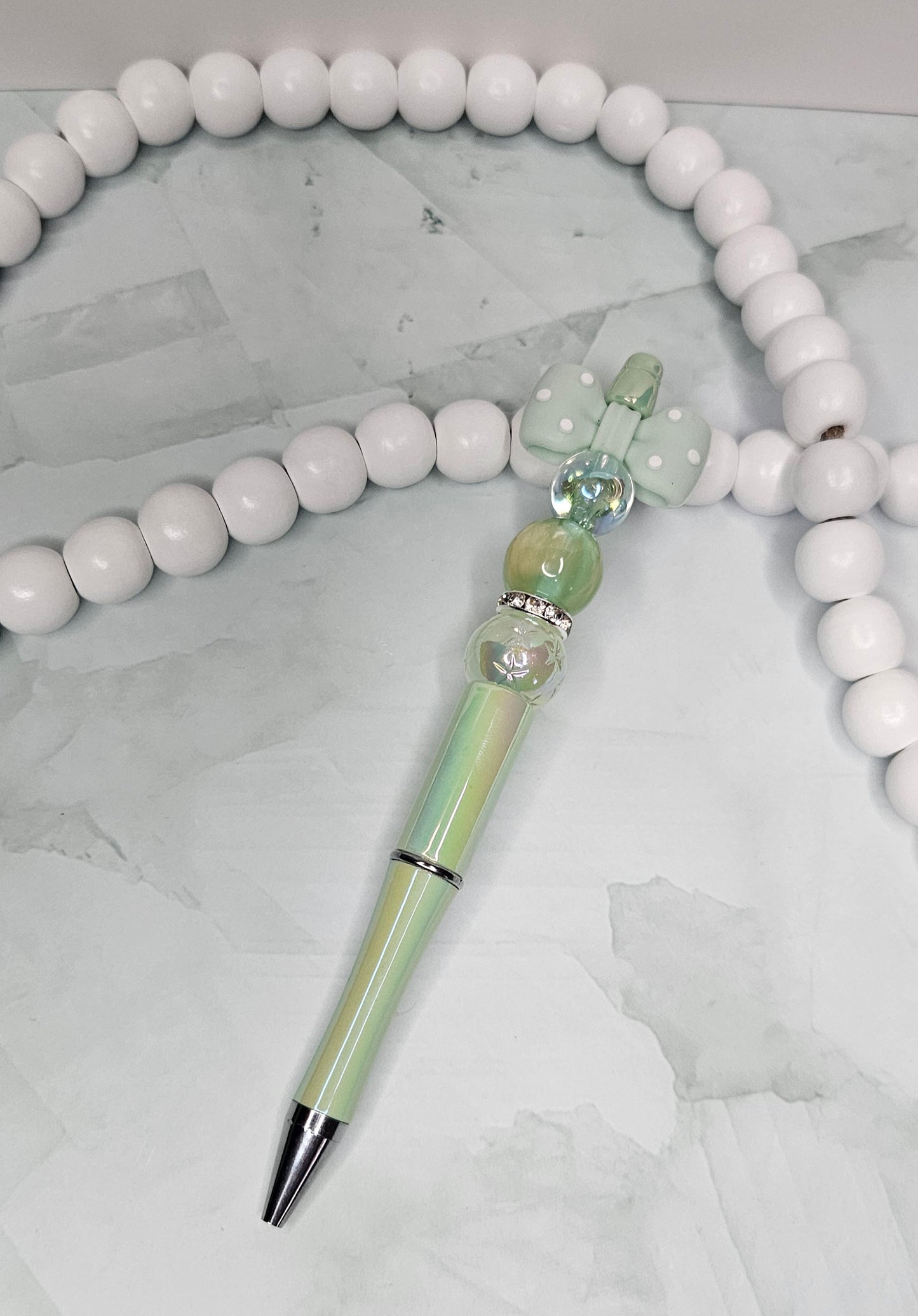 Freshness and sparkle in every stroke/ Frescura y brillo en cada trazo