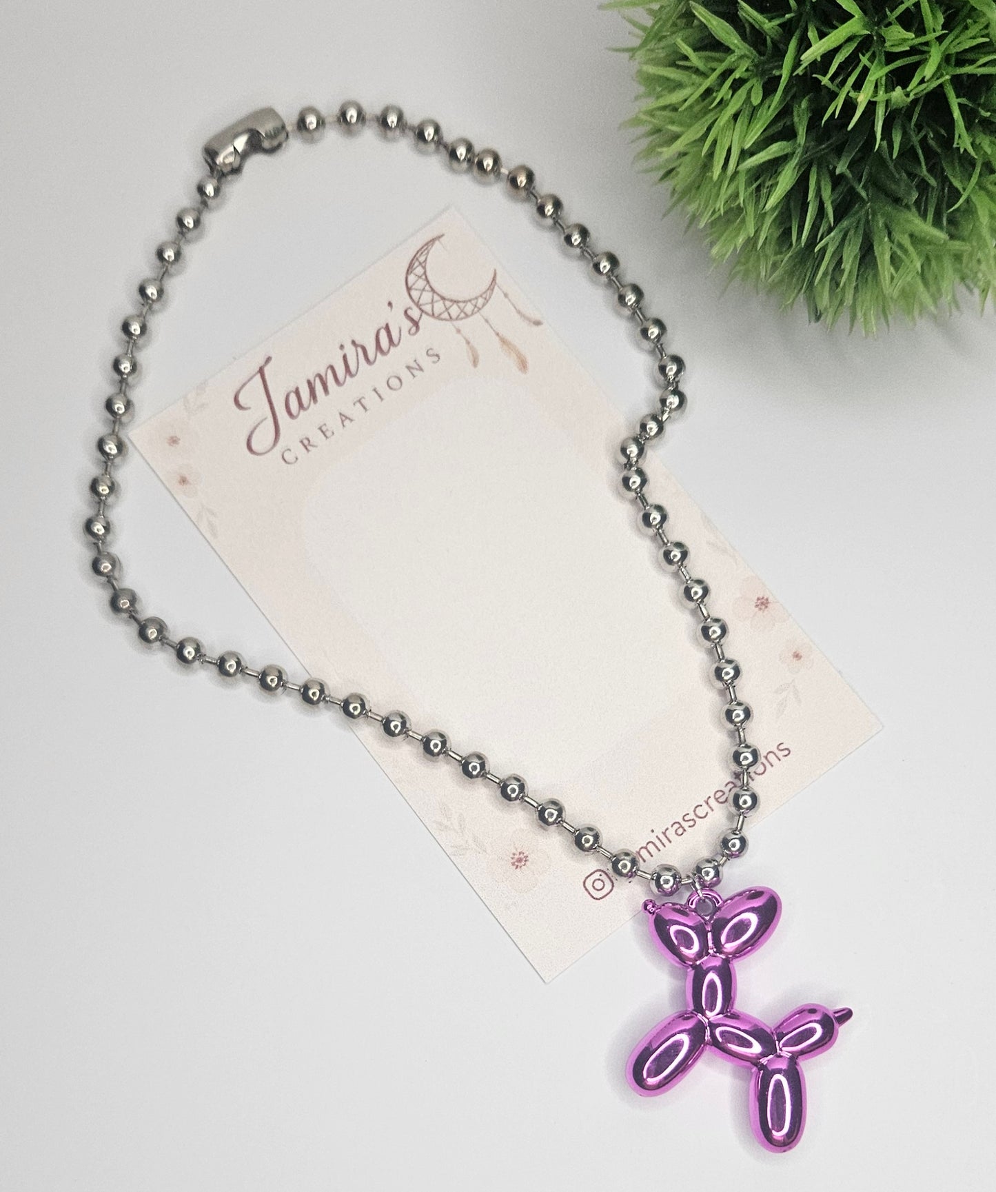 A Modern and Feminine Touch/ Un toque Moderno y Femenino